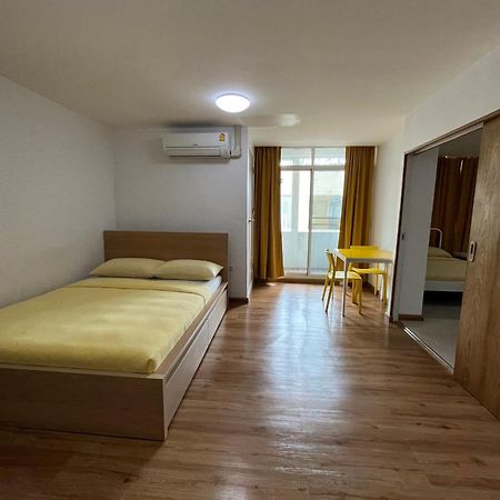 Dao Jaras Fah Hometel ดาวจรัสฟ้าโฮมเทล Bangkok Buitenkant foto